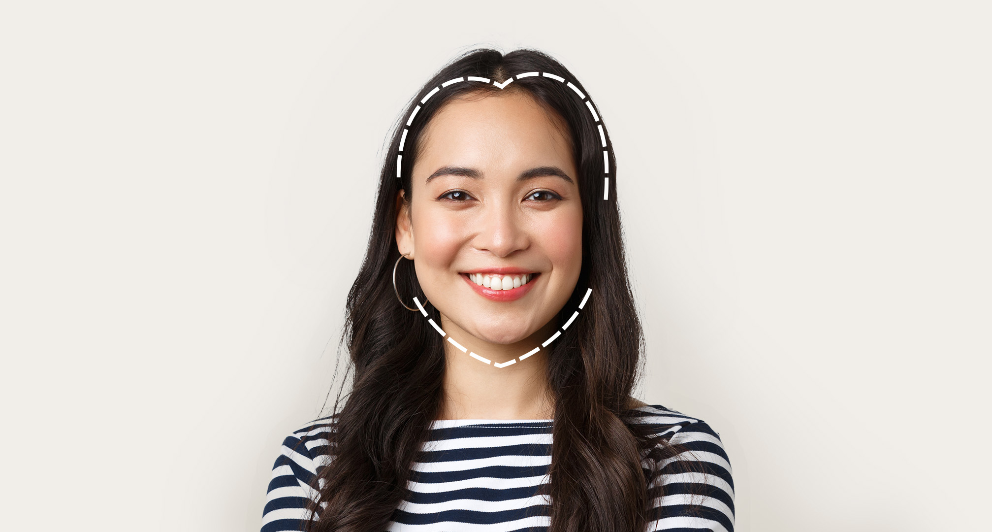 pikčast obris srca okoli nasmejanega obraza za ponazoritev oblike obraza